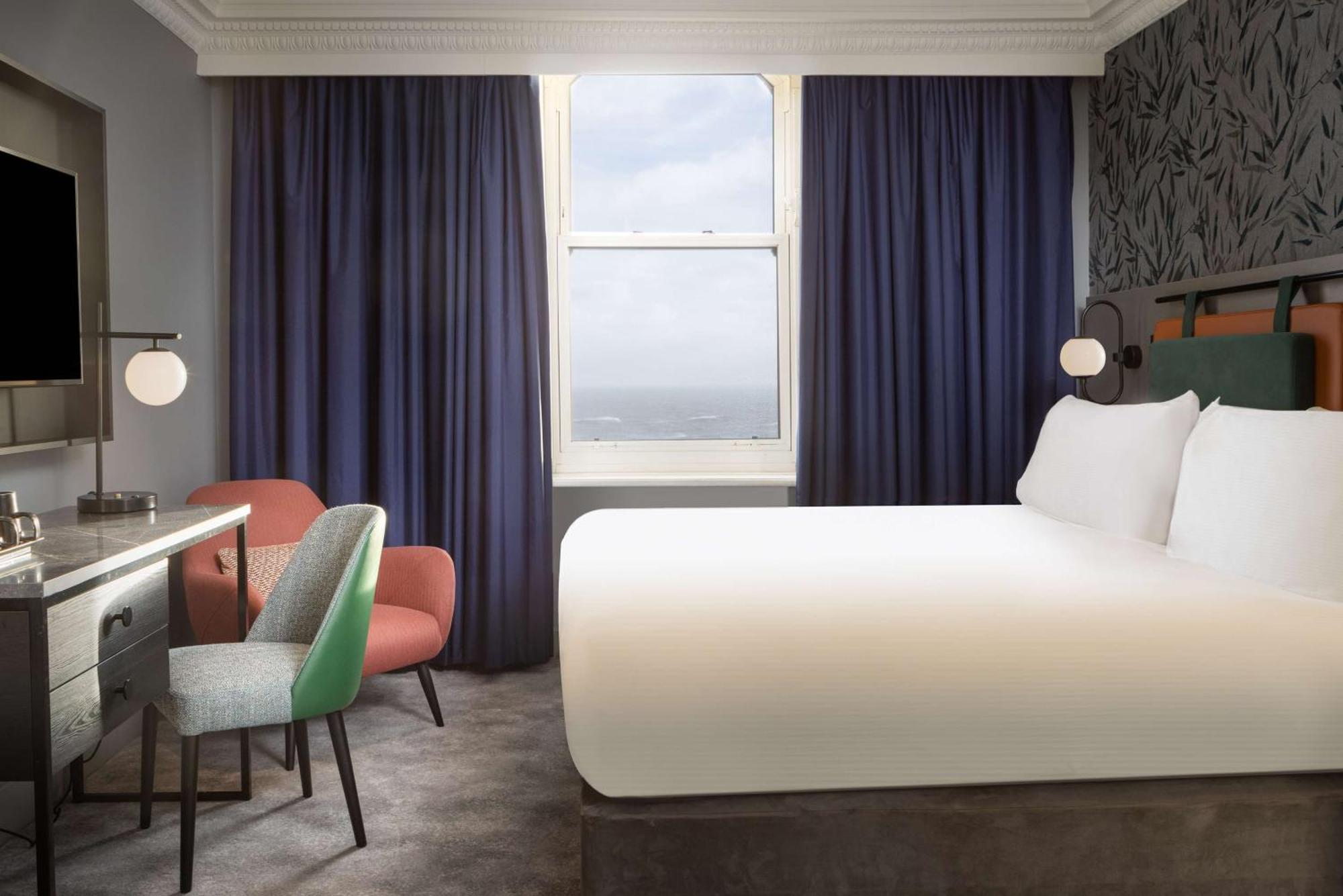One-Bedroom King Suite Sea View