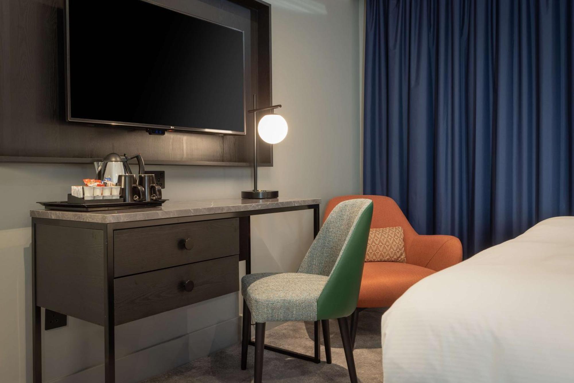 One-Bedroom King Suite Sea View